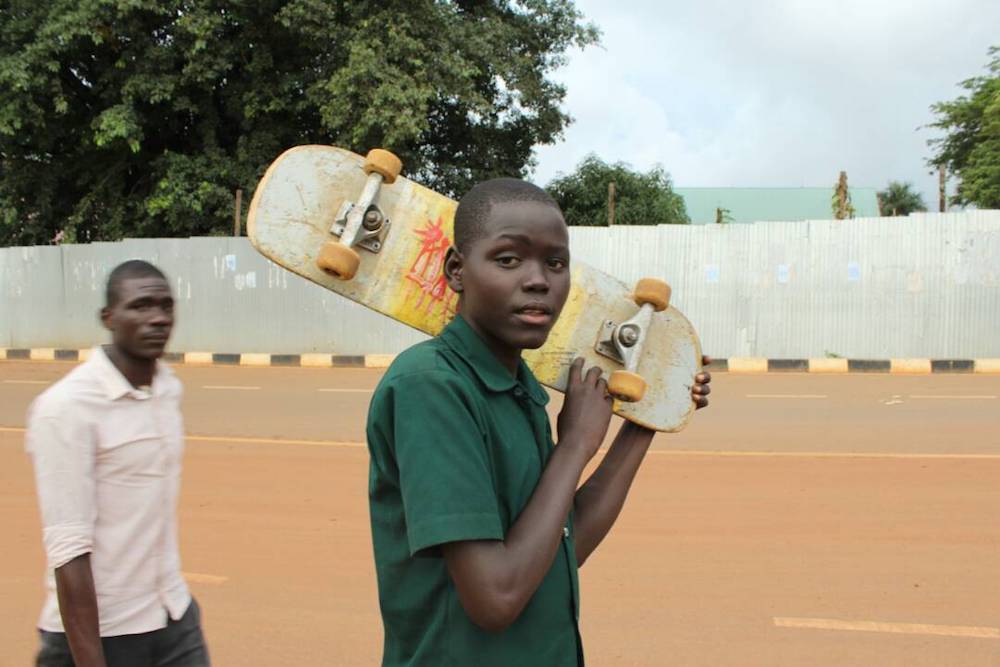 Gulu boy holding board (Green Yellow)